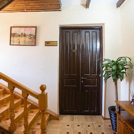 Hotel History Кутаиси Екстериор снимка