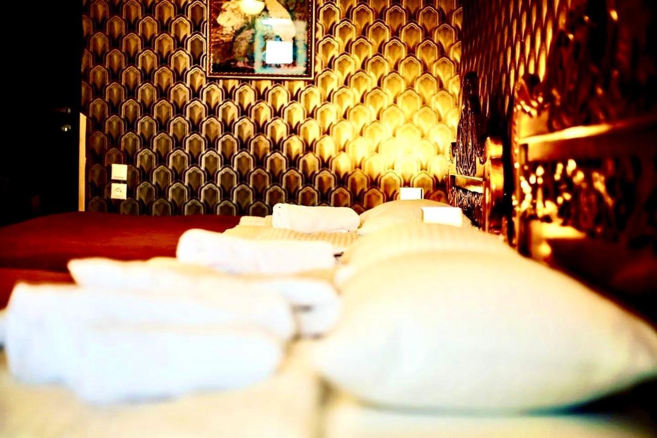 Hotel History Кутаиси Екстериор снимка