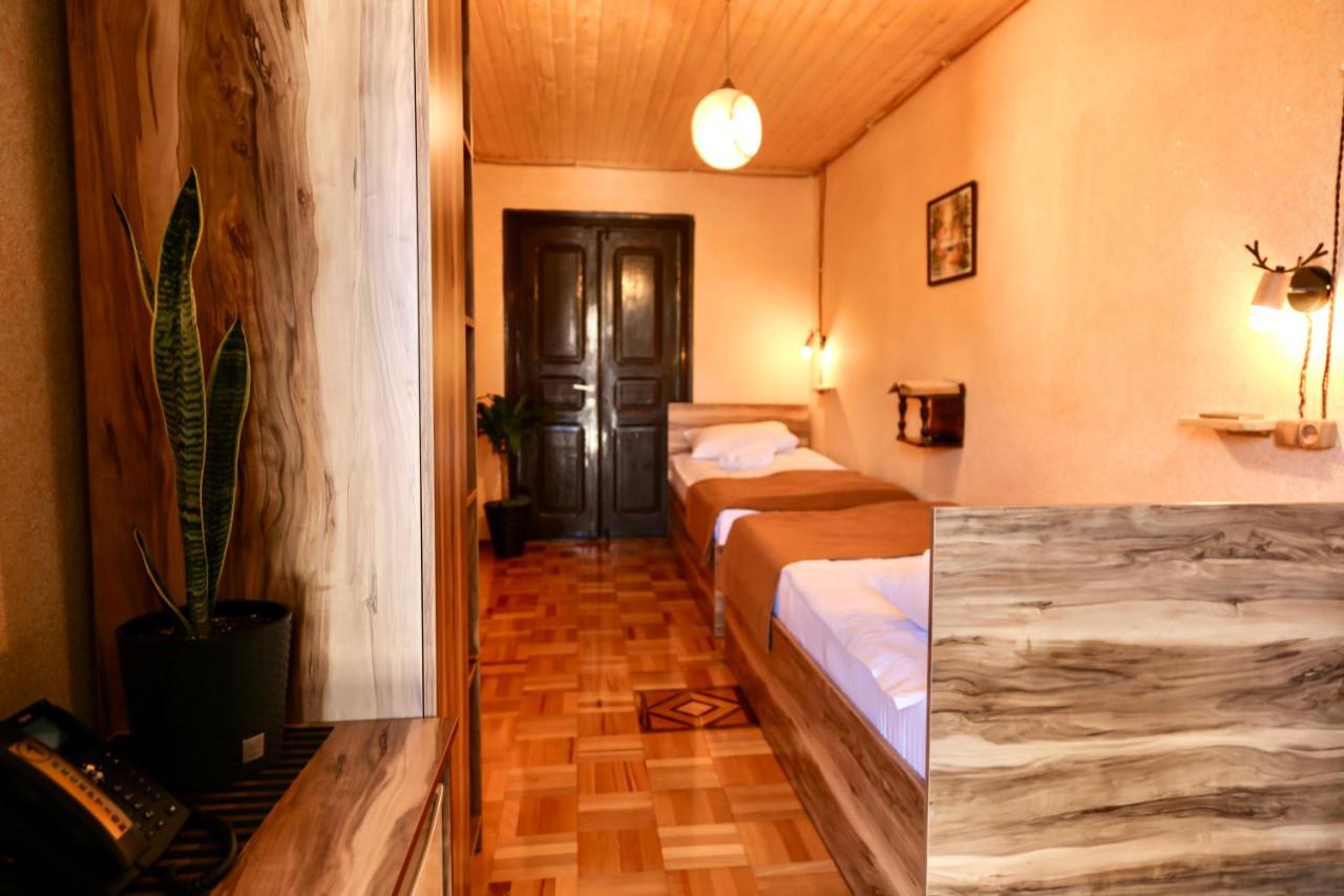 Hotel History Кутаиси Екстериор снимка