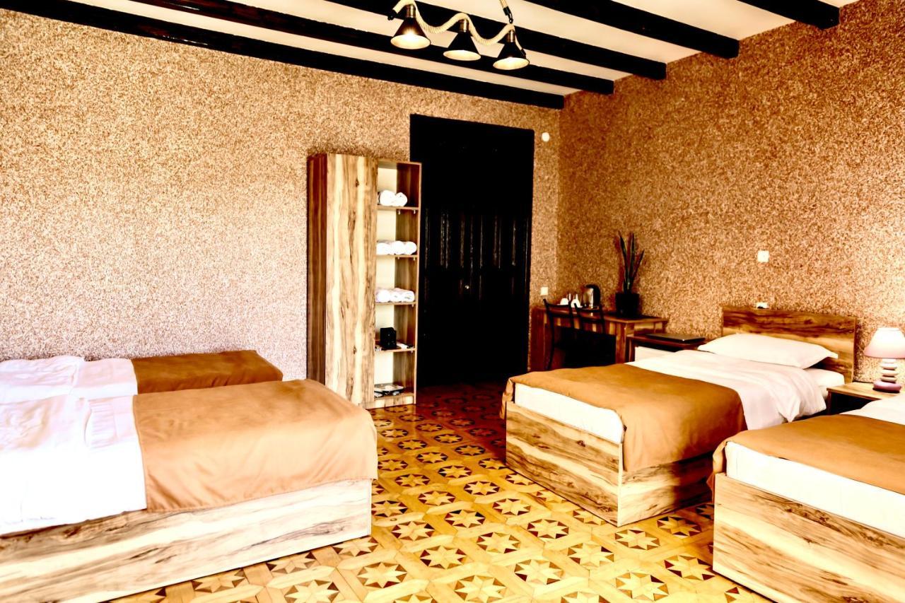 Hotel History Кутаиси Екстериор снимка